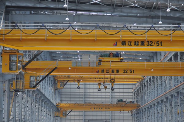 靖起-提倡輕量化、節(jié)能橋式起重機 
