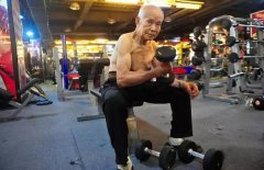 94歲的爺爺仍在堅持！