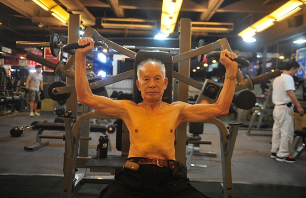 94歲健身爺爺爆紅！他還在運動，你有什么理由偷懶