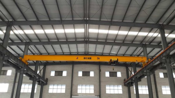 歐式起重機(jī)加入了防搖技術(shù)，運(yùn)行穩(wěn)定！