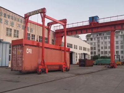 移動式集裝箱龍門吊技術不斷進步，應用越來越廣！