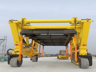 集裝箱跨運(yùn)車優(yōu)勢(shì)多，應(yīng)用廣！