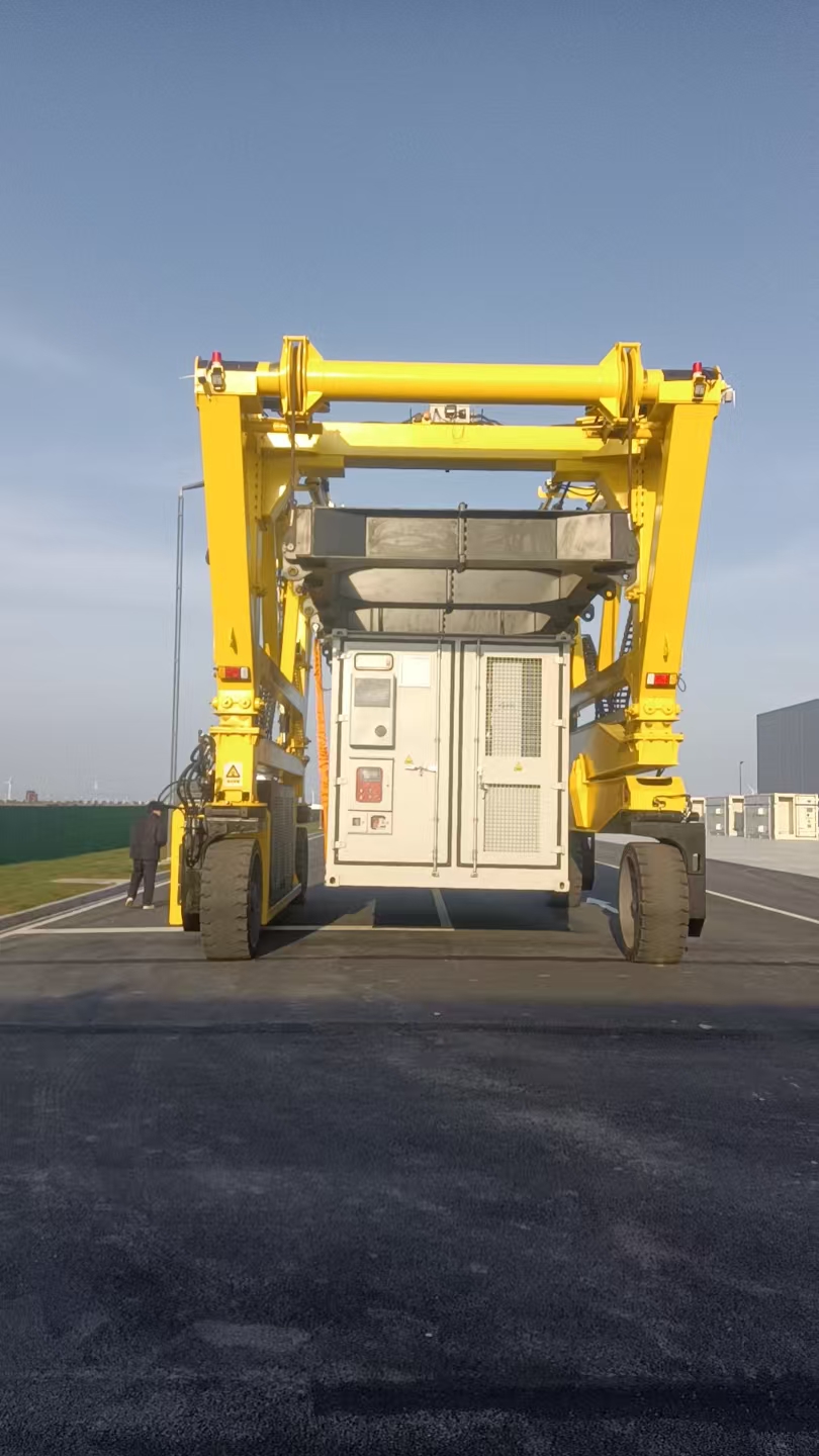 跨運車相比于龍門吊，使用優(yōu)勢有哪些？